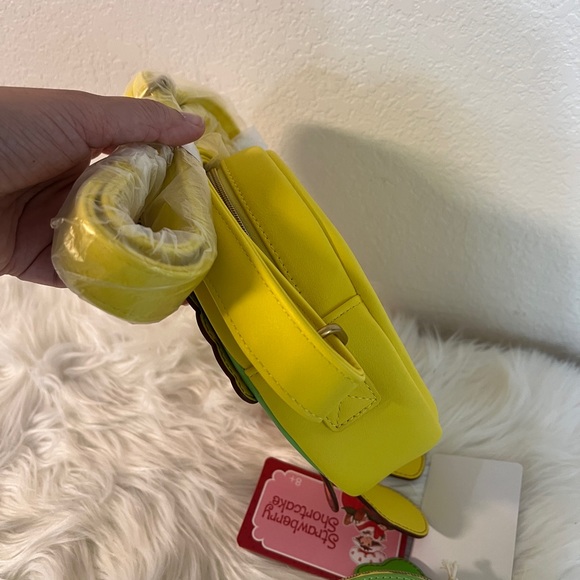 Loungefly Strawberry Shortcake Orange Blossom Crossbody Bag and Coin Purse - Picture 9 of 11